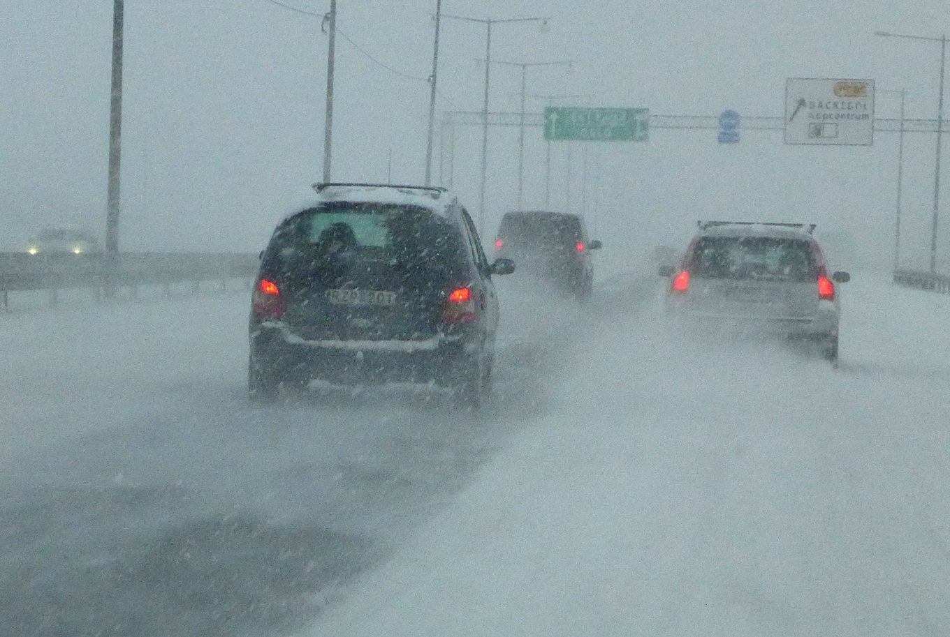 Det kan bli besvärligt på vägarna i mellersta och norra Götaland och västra Svealand på torsdagen när ett kraftigt lågtryck drar in från väster med regn och snö. Arkivbild. Foto: Adam Ihse/ TT