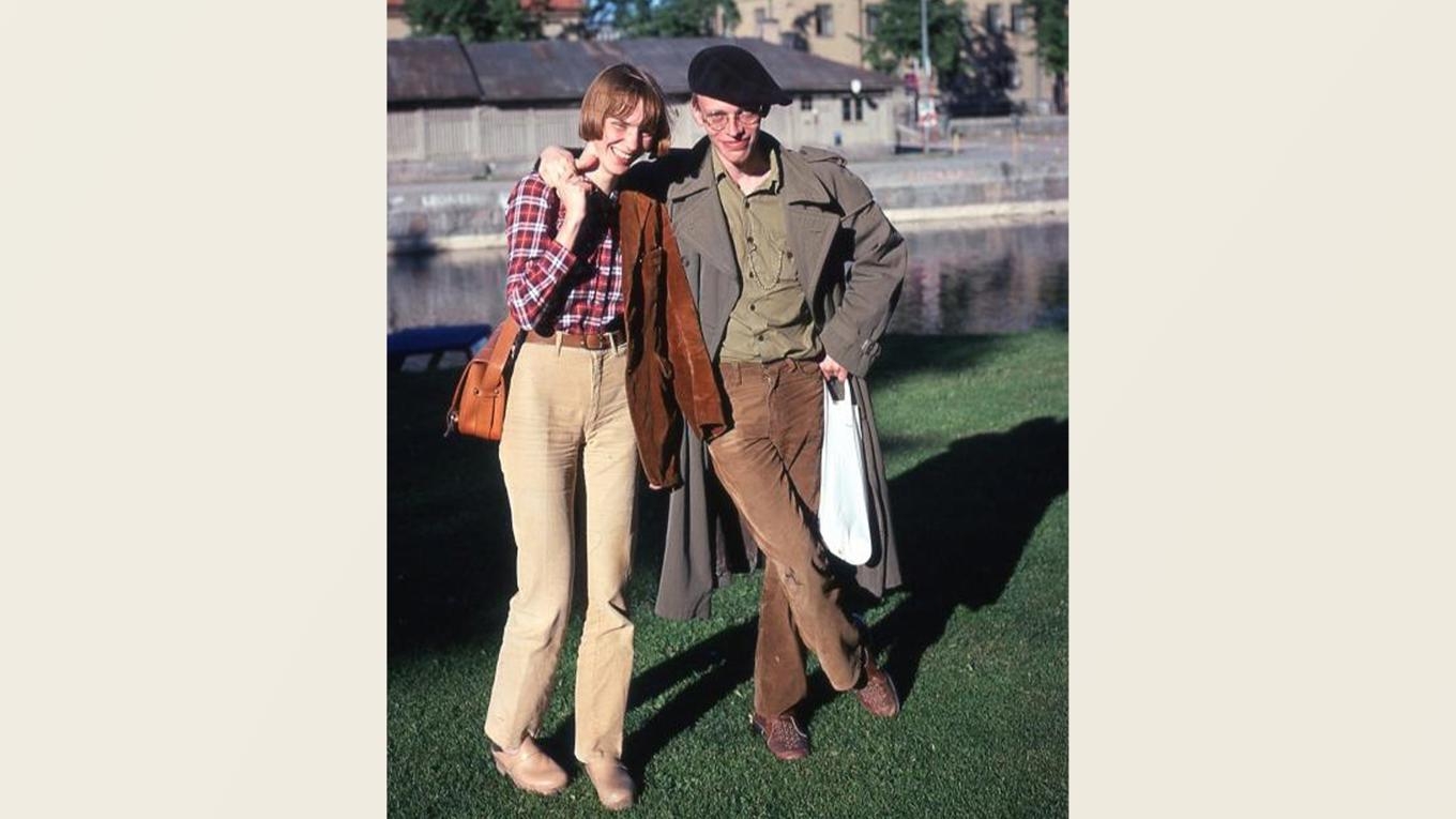 Konversatör av rang, livsnjutare på gott och ont: Staffan Kling (1954–2024). Här med flickvännen Maria i Uppsala 1977. Foto: Hans Nilsson Ajanki