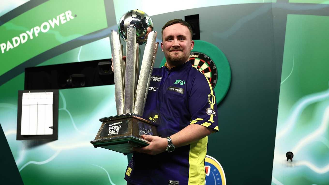 Luke Littler blev nyligen den yngste världsmästaren i dart och skapar dartfeber över världen av sällan skådat slag. Foto: James Fearn/Getty Images
