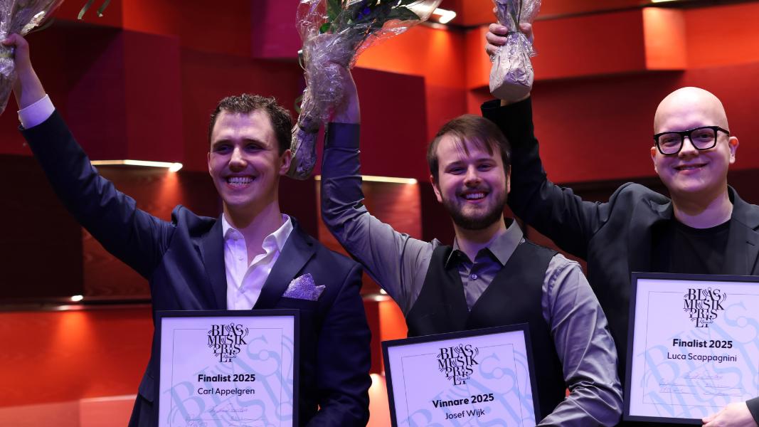 I finalen av Blåsmusikpriset Klassiskt 2025 i Stockholm tävlade oboisten Josef Wijk mot klarinettisten Luca Scappagnini och trombonisten Carl Appelgren. Foto: Pressbild