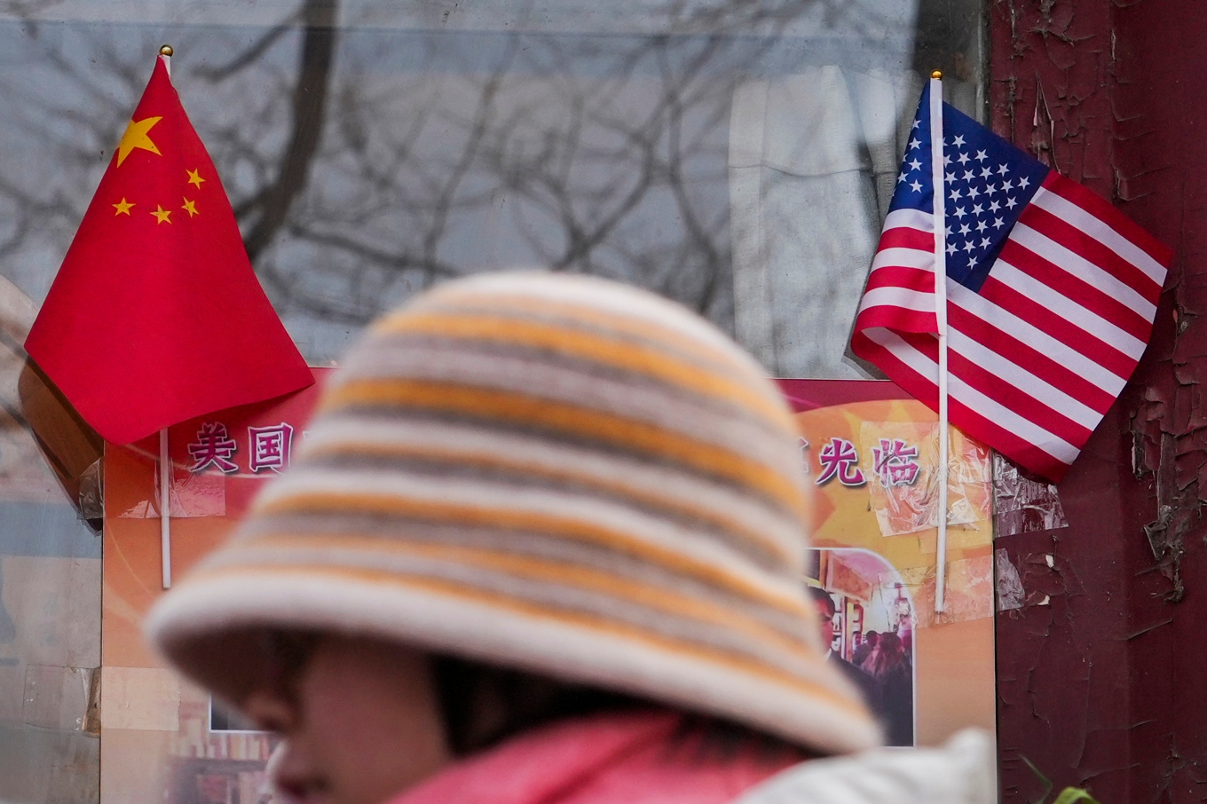 Kina anses vara det största hotet mot amerikanska intressen globalt, enligt en ny underrättelserapport. Foto: Andy Wong/AP/TT