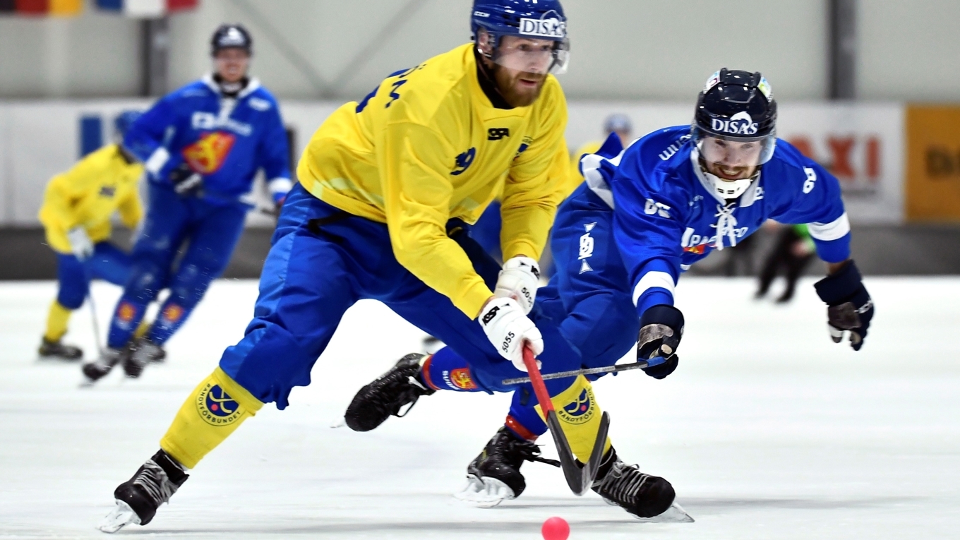 Båda Sveriges VM-lag får leva med att inneha favoritskapet men det varnas för att Finland kan bjuda hårt motstånd för herrarna. Foto: Caisa Rasmussen/TT