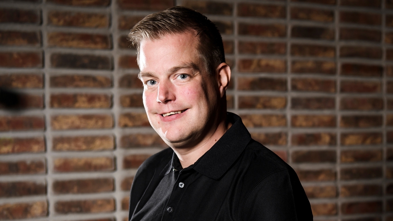 Per Kenttä, sportchef i Björklöven, är tacksam över att ha sin hobby som arbete och har stor respekt för fansens åsikter om hur det går för laget. Foto: Erik Simander/TT