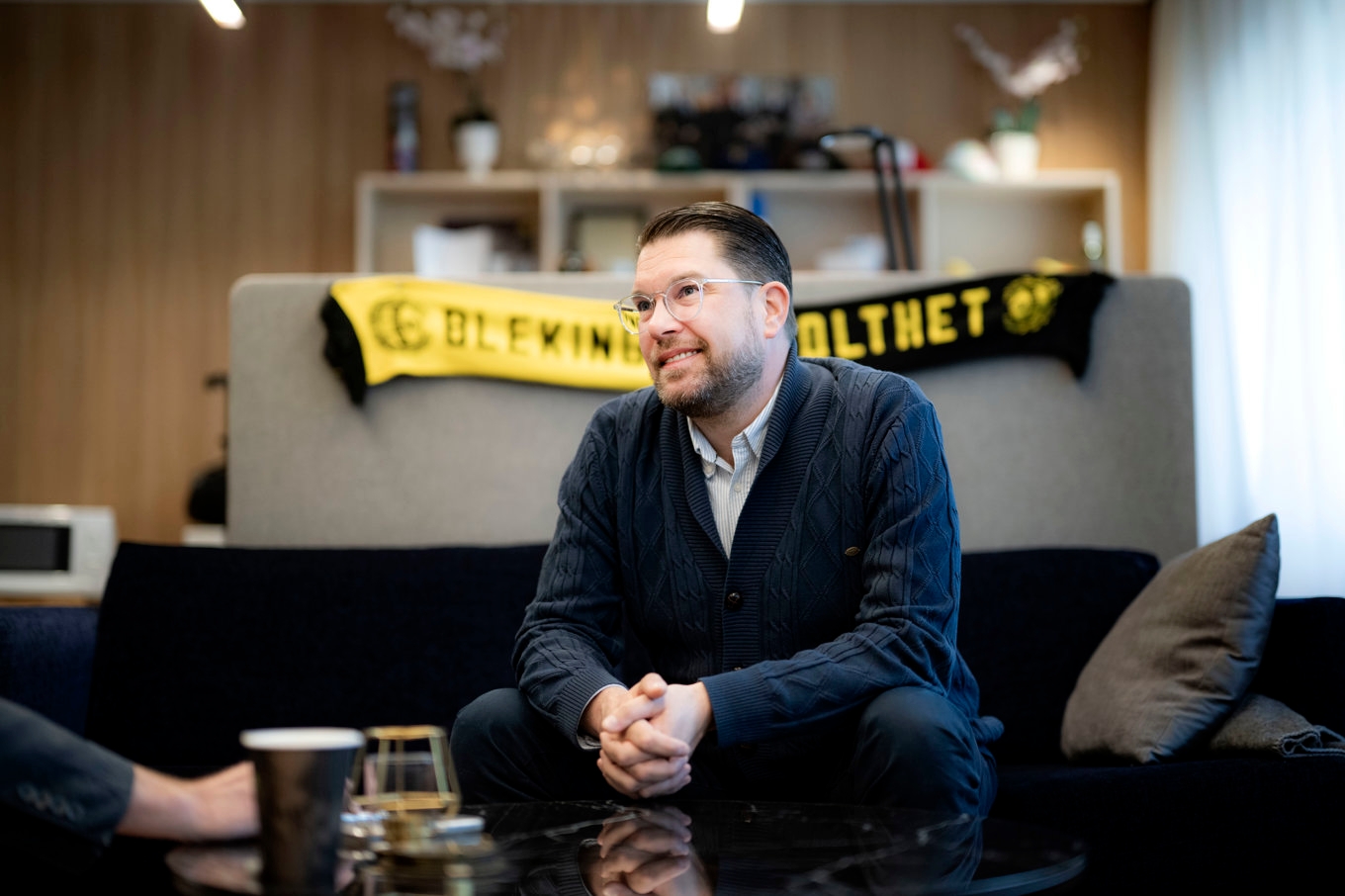 Sverigedemokraternas partiledare Jimmie Åkesson firar 20 år på posten som partiledare. Foto: Pontus Lundahl/TT