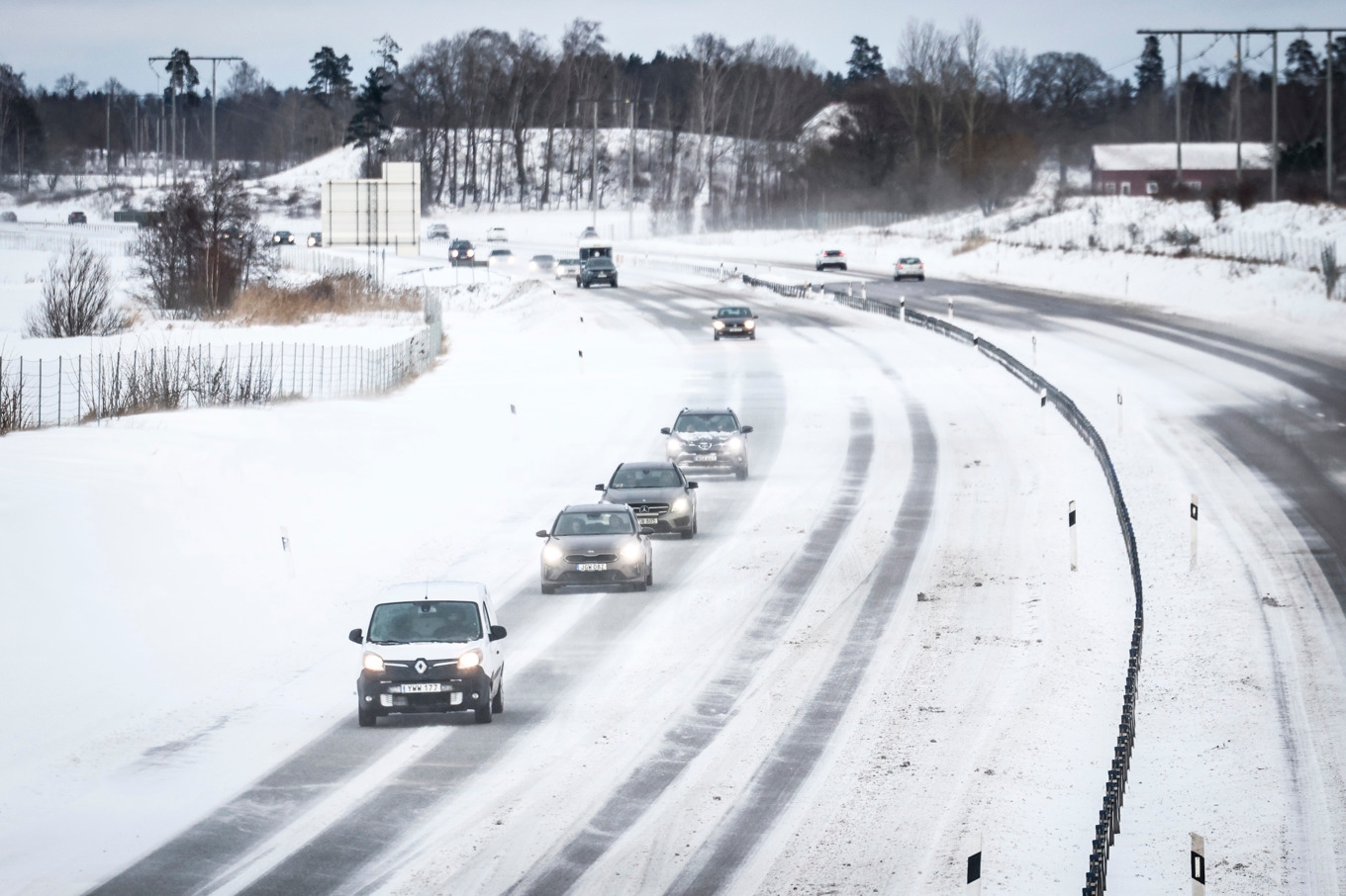 SMHI har utfärdat varningar för snöfall. Foto: Stefan Jerrevång/TT