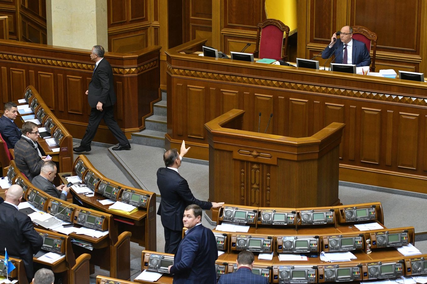En arkivbild på det ukrainska parlamentet, Verkhovna Rada, från 2019, innan den ryska invasionen. För närvarande opererar man under särskilda krigstidslagar. Foto: GENYA SAVILOV/AFP via Getty Images