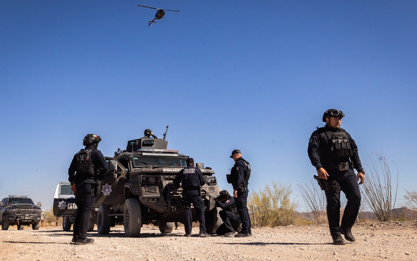 Mexikansk polis genomför en insats i Sonora-öknen i Mexiko. Foto: John Fredricks