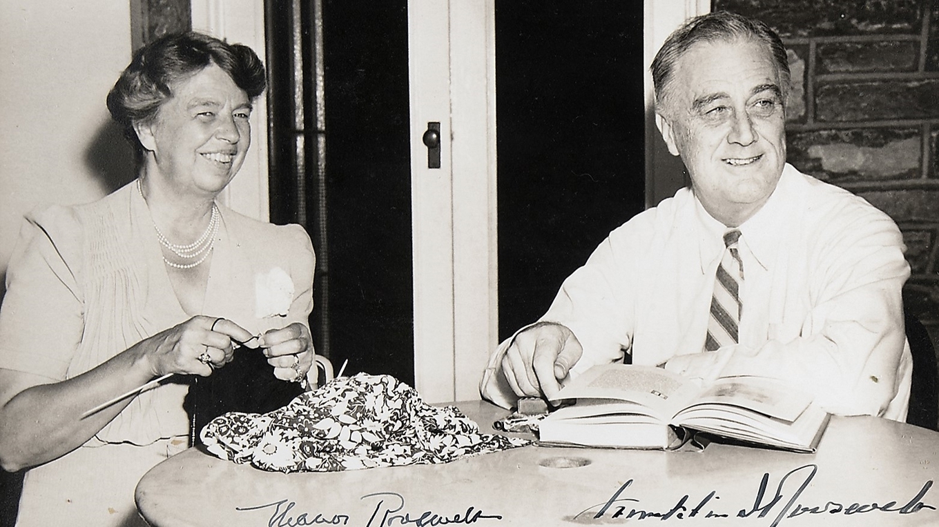 Det här fotografiet som säljs på auktion i nästa vecka hos RR Auction föreställer president Franklin D. Roosevelt och Eleanor Roosevelt och är taget den 4 juli 1941. Foto: RR AUCTION