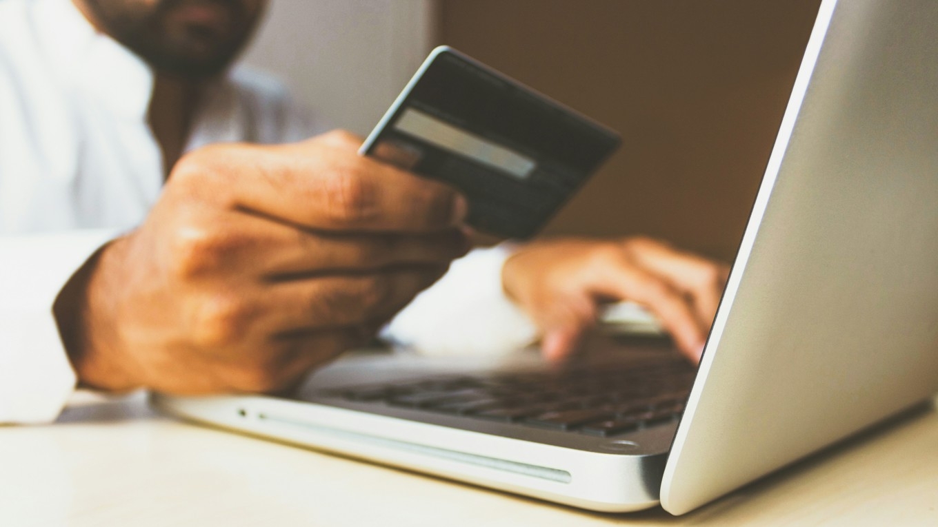 Många handlar varor på internet. Foto: Unsplash