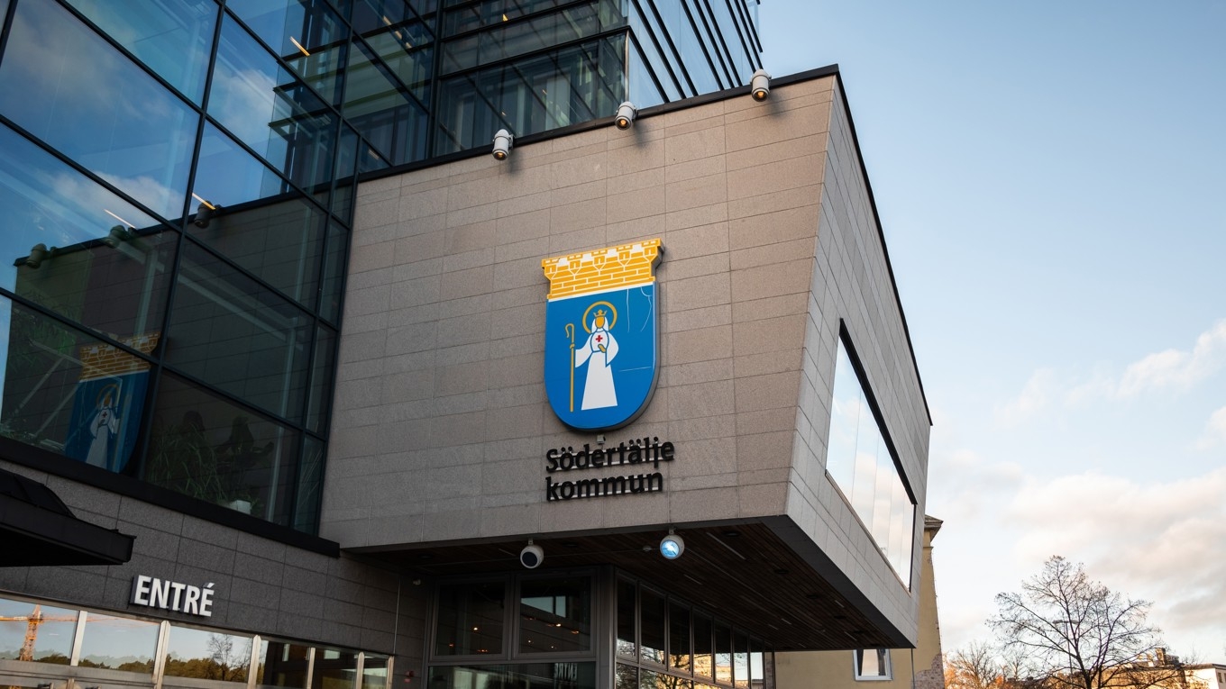 En kvinna som jobbar på socialtjänsten i Södertälje har varit ihop med en ledande figur i det kriminella nätverket Foxtrot. Foto: Andrii Ivaniuk/Shutterstock