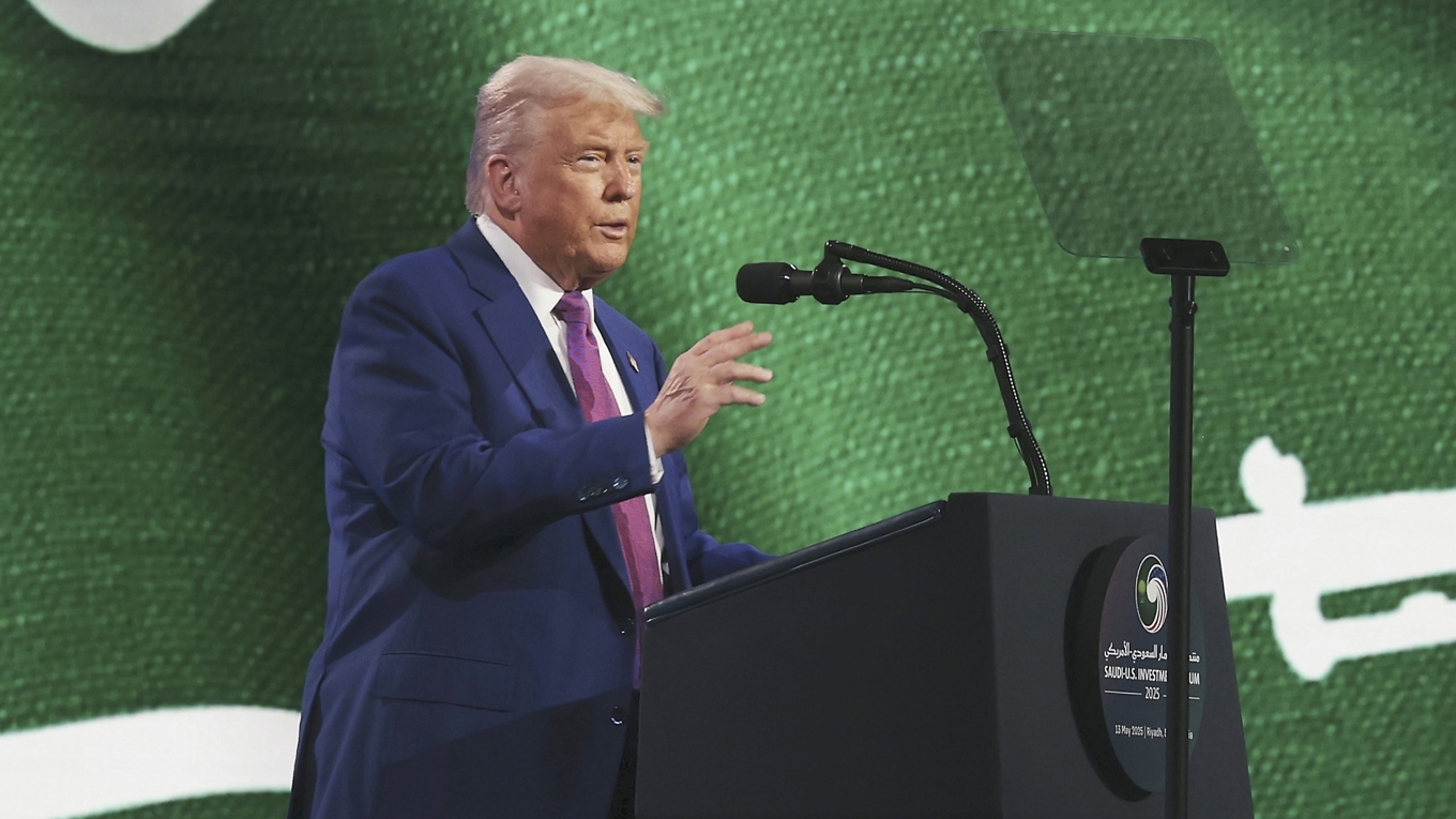 I ett tal i Saudiarabien den 13 maj förklarade Donald Trump att han återinför USA:s ursprungliga utrikespolitiska linje att inte tala om för andra folk hur deras länder ska styras. Foto: Win McNamee/Getty Images