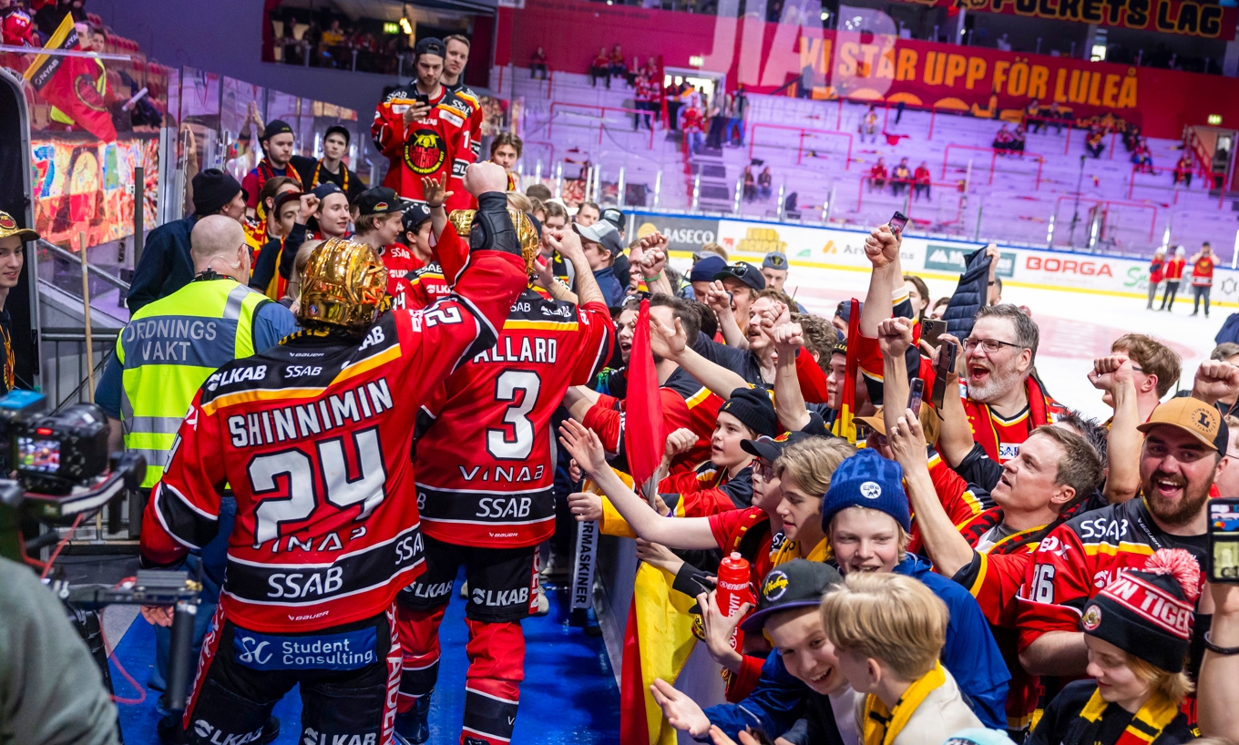 Årets svenska mästare Luleå och flertalet av de andra SHL-klubbarna lever i en skyddad miljö medan många klubbar på lägre nivå kämpar för att överleva. Återstår att se vilka SHL-klubbar som på årsmötet i juni röstar för minskade klassklyftor. Foto: Pär Bäckström/TT