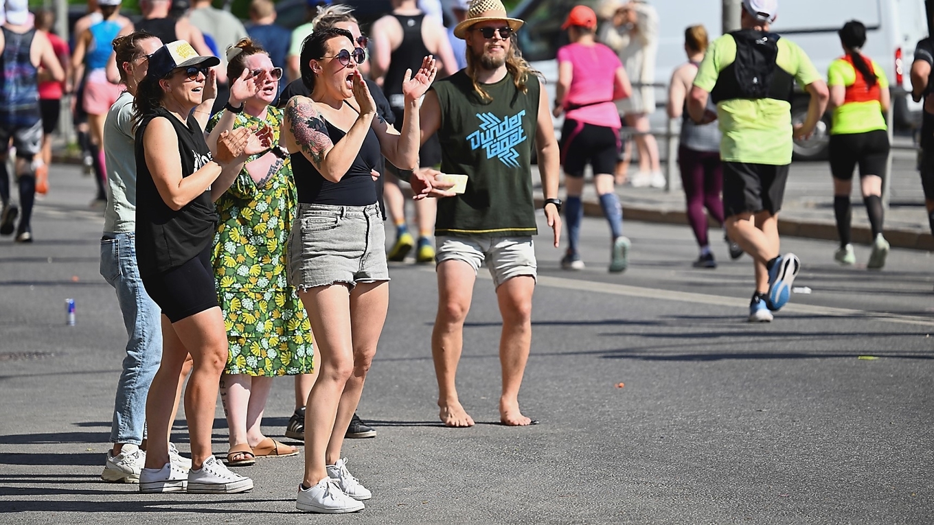 Stockholmspubliken har tagit loppet till sina hjärtan. Foto: Anders Wiklund/TT