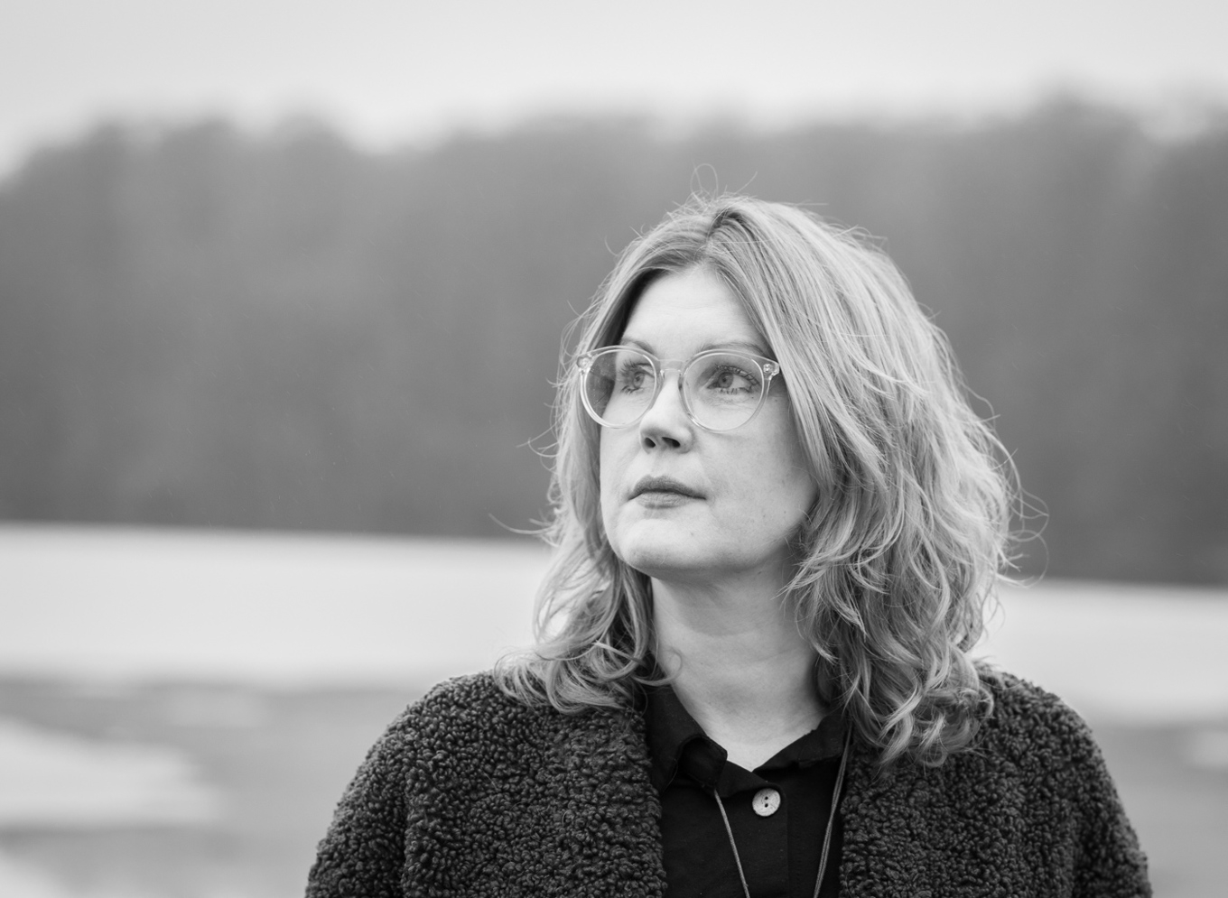 Skrivterapeuten Emelie Hill Dittmer lär ut hur man kan använda skrivande för självutveckling och läkning. Foto: Torun Börtz
