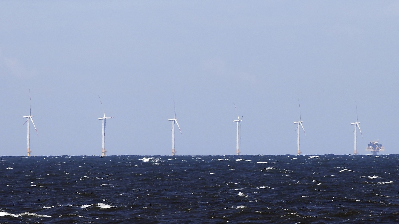 Vindkraftspark i Östersjön som startades den 1 maj 2011 nära staden Zingst i Tyskland. Foto: Sean Gallup/Getty Images