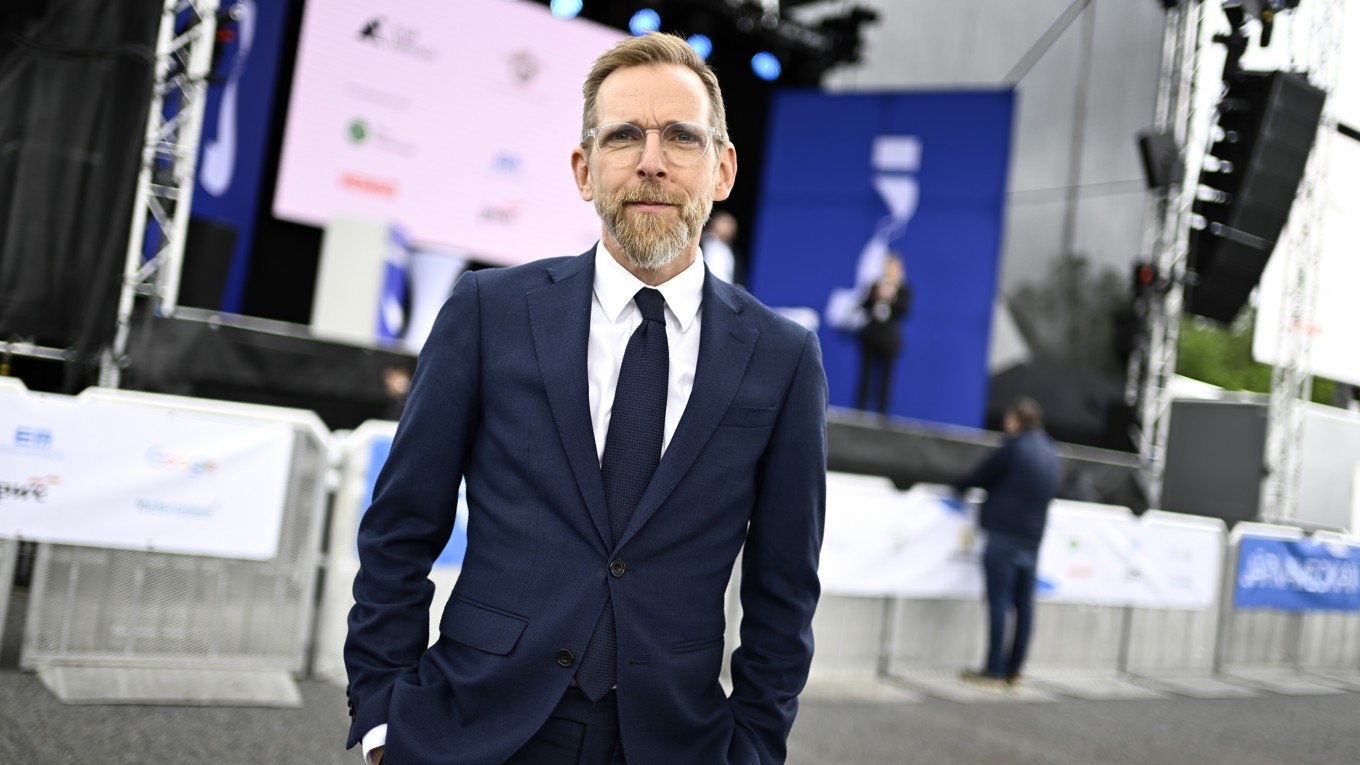Social- och idrottsminister Jakob Forssmed (KD) tror och hoppas att Fritidskortet ska locka fler barn och ungdomar till föreningslivet. Foto: Oscar Olsson/TT