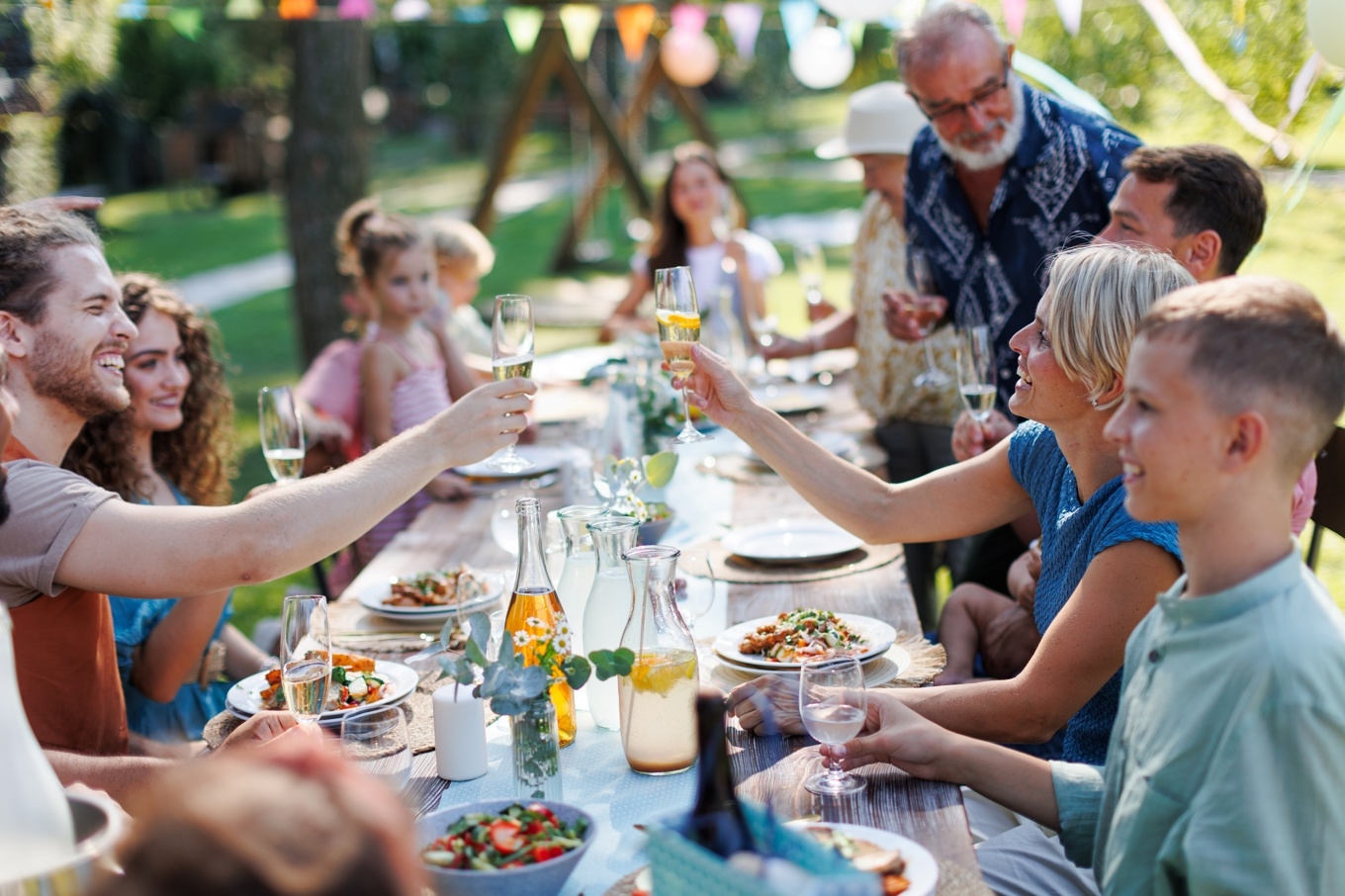 När sömnen fungerar och motståndskraften är god får man mer ork till att umgås med familj och vänner. Foto: Shutterstock