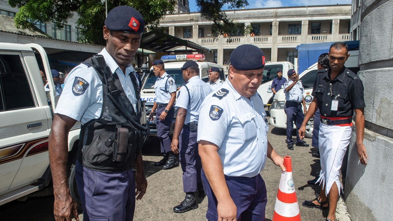 Fijiansk polis i huvudstaden Suva. Nyligen gjordes landets största narkotikabeslag någonsin.
Foto: Leon Lord/AFP via Getty Images