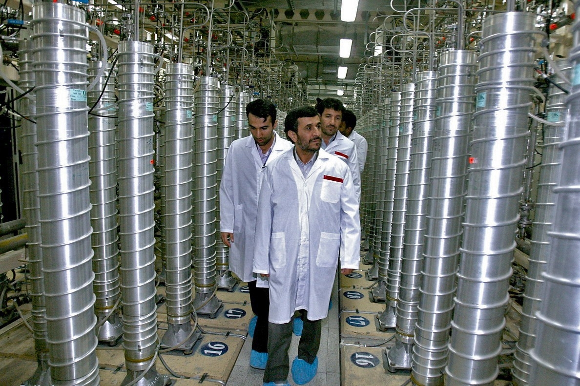 Irans dåvarande president Mahmoud Ahmadinejad besöker anrikningsanläggningen i Natanz 2008. Foto: Office of the Presidency of the Islamic Republic of Iran via Getty Images