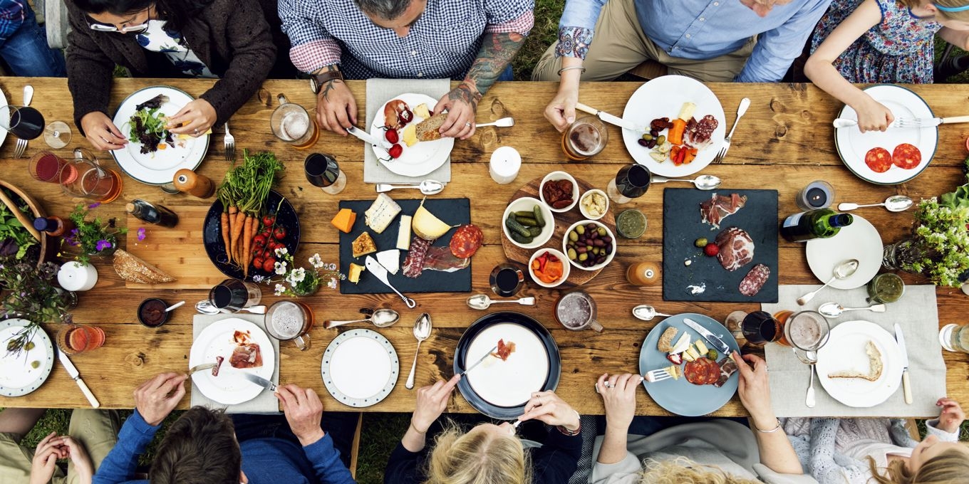 Livsmedelsakademin anser att vi måste skapa ett system och ett samhälle där det är lättare att välja bra mat. Foto: Shutterstock