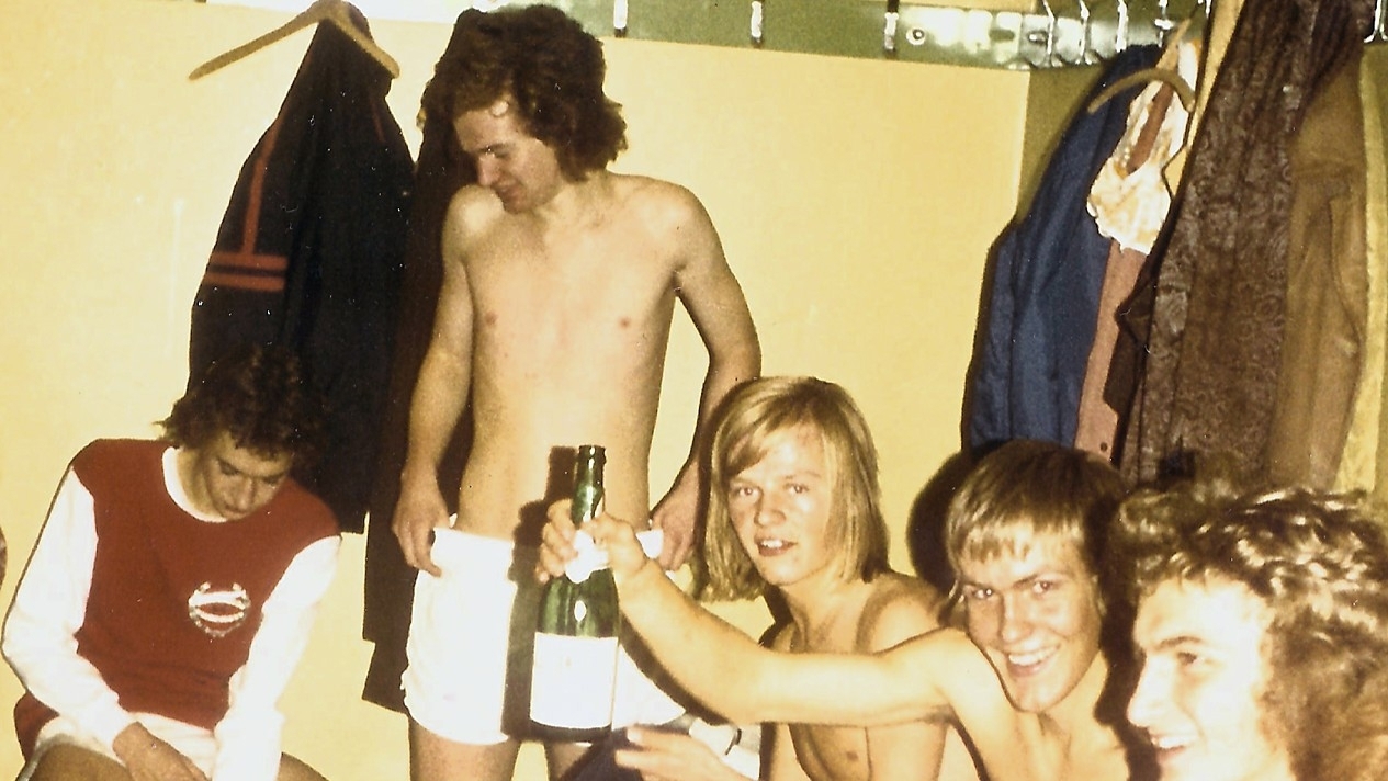 Mitt gamla lag, Ringstorps BK, som ett år vann juniorcupen (därav skumpan). Kåsören (till vänster) bevarade dock sitt stoiska lugn. Foto: Privat