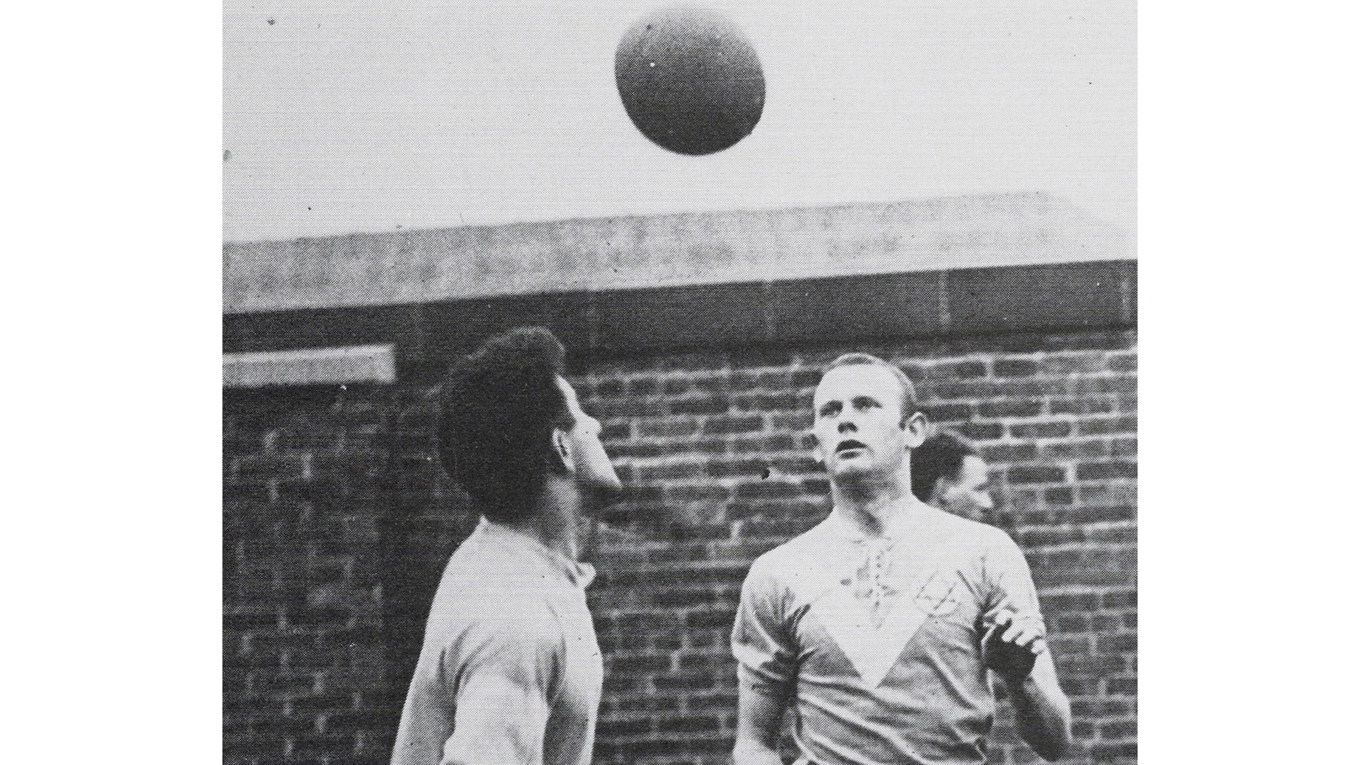 Alexander Fábián i träning med Hakoah Wien. Foto: Ur boken Hoppauf Hakoah av John Bunzl (Junius, Wien, 1987).