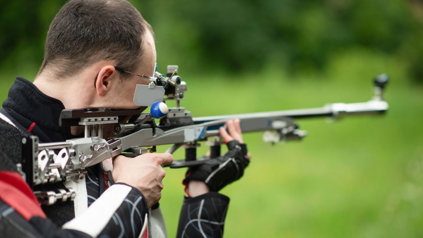 Antalet sportskyttar har dalat på grund av regelkrångel och politiska beslut som försvårat för människor att engagera sig i sporten, skriver debattören. Foto: Shutterstock