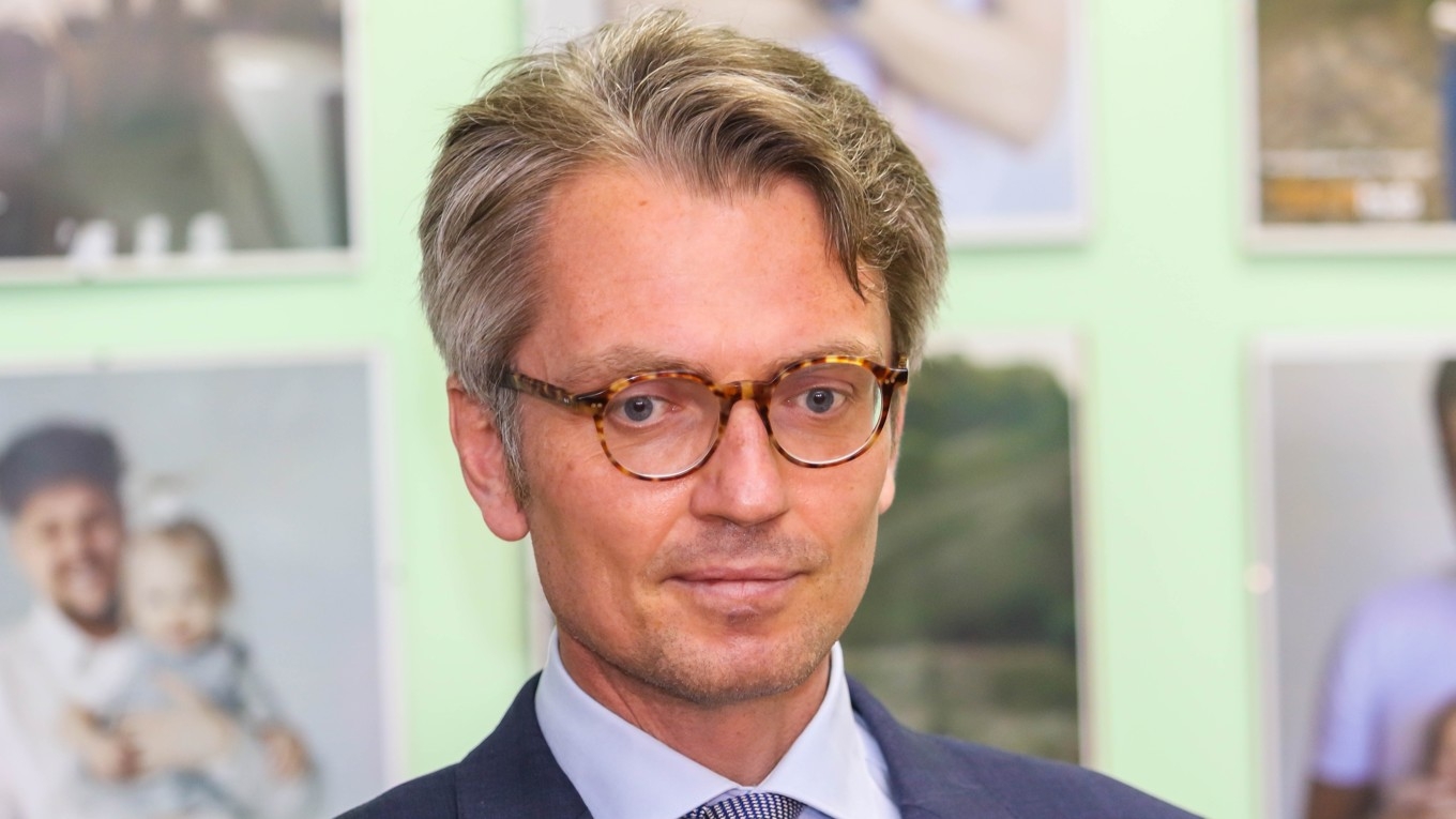 Tobias Thyberg hamnade i blåsväder i våras och avgick som nationell säkerhetsrådgivare. Nu har han fått tillbaka sina gamla tjänst som chef för utrikesdepartementets enhet för Östeuropa och Centralasien. Foto: Oleh Dubyna/Shutterstock