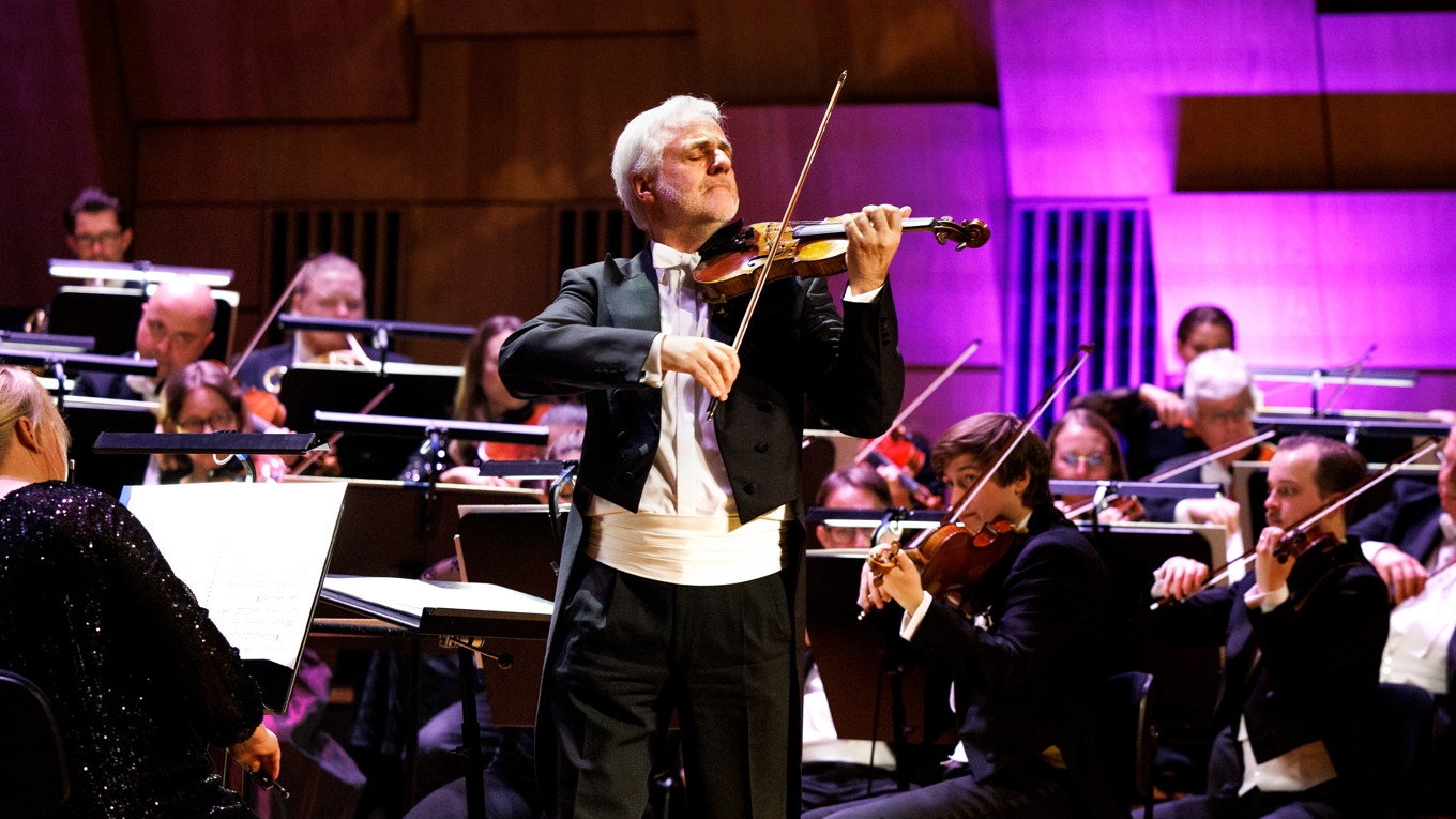Dirigenten Rainer Honeck är sedan 1992 konsertmästare för Wienerfilharmonikerna. Foto: Emma Larsson