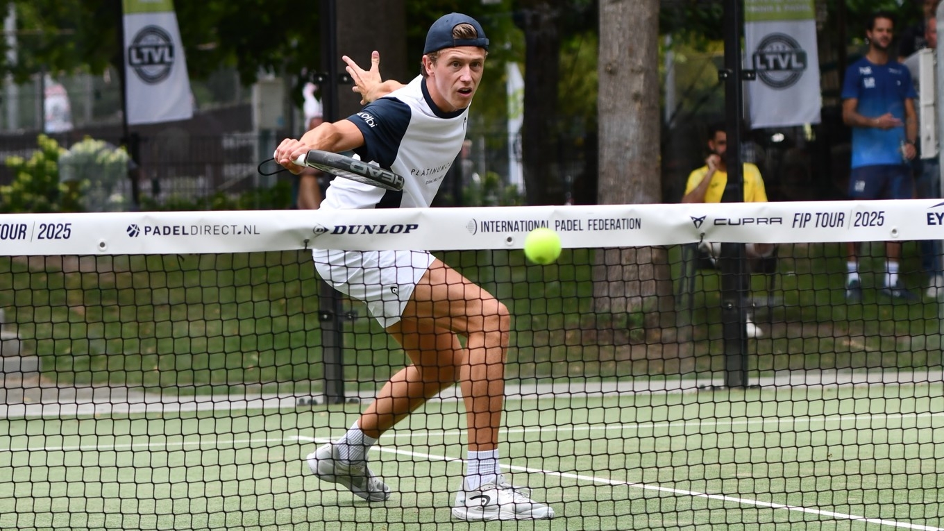 Efter några år som padeltränare satsar nu Max Björkman fullt ut på sin egen karriär. Nu stundar SM. Foto: Privat