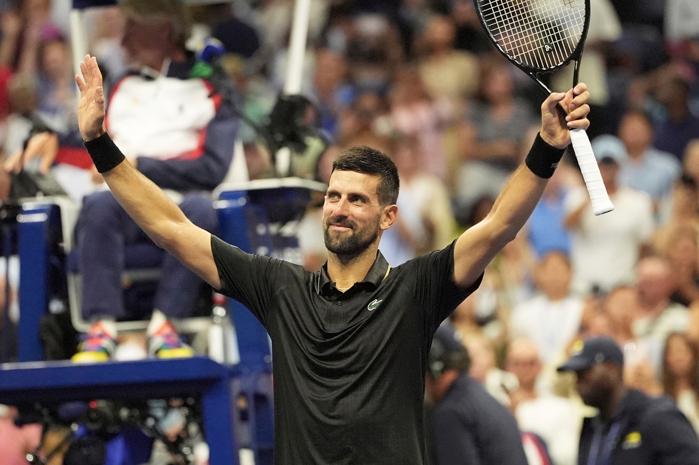 Novak Djokovic firar efter vinsten. Foto: Frank Franklin II/AP/TT