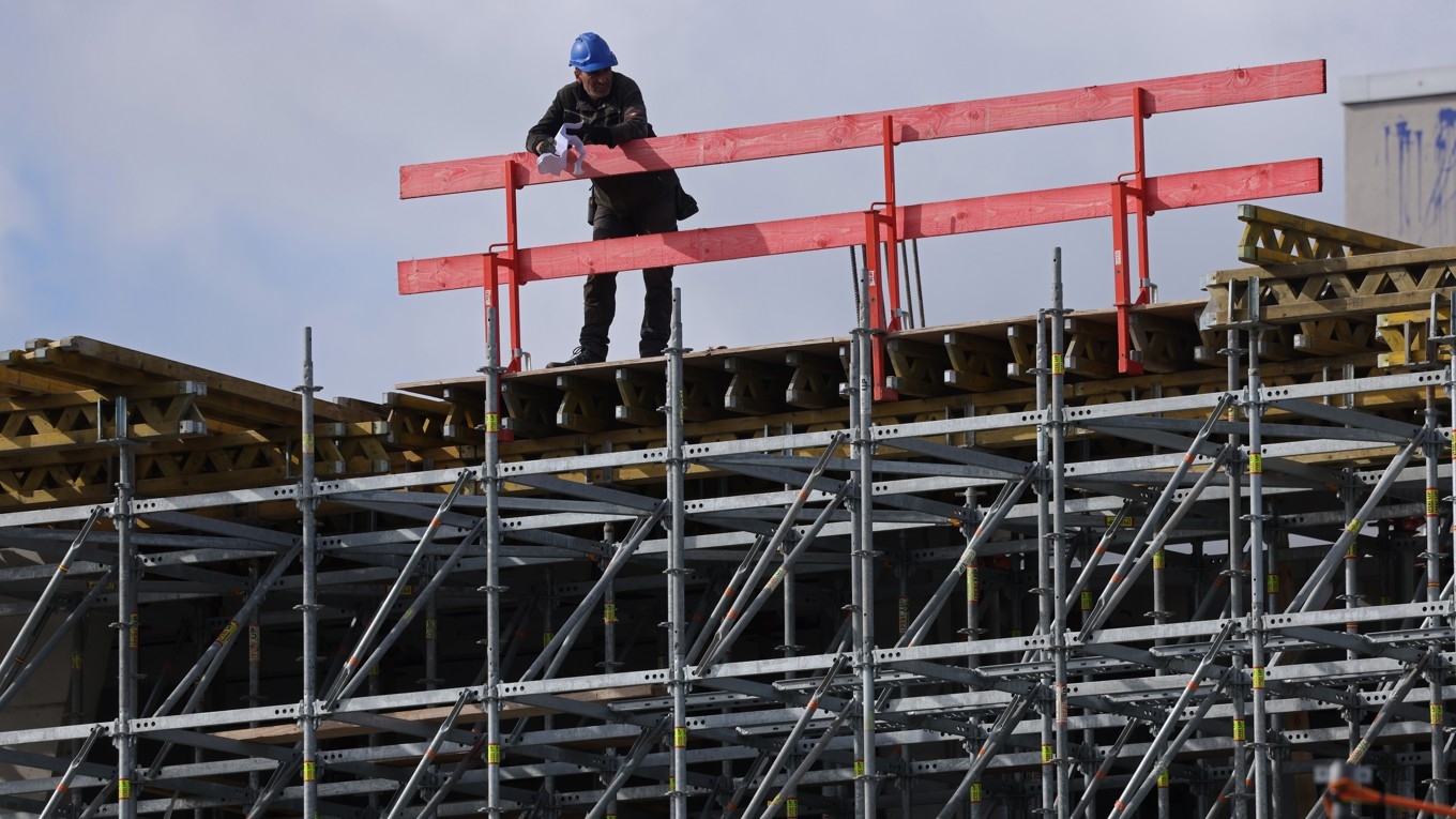 I EU ökade antalet konkurser under det andra kvartalet jämfört med årets tre första månader. På bilden ser man en arbetare på en byggarbetsplats i Berlin i Tyskland den 9 augusti 2023. Foto: Sean Gallup/Getty Images