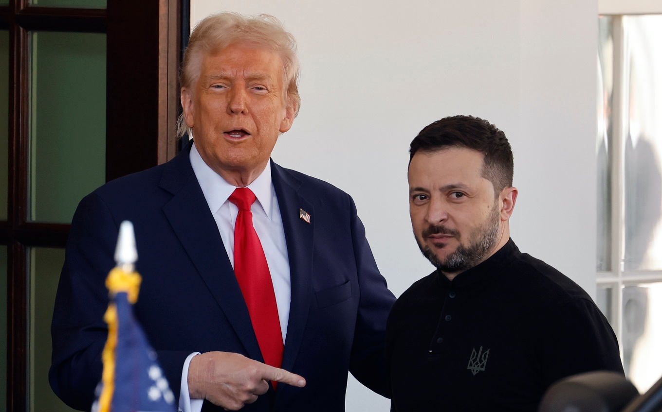 USA:s president Donald Trump och Ukrainas president Volodymyr Zelenskyj inför deras förra möte i februari, som urartade i bråk. Foto: Chip Somodevilla/Getty Images