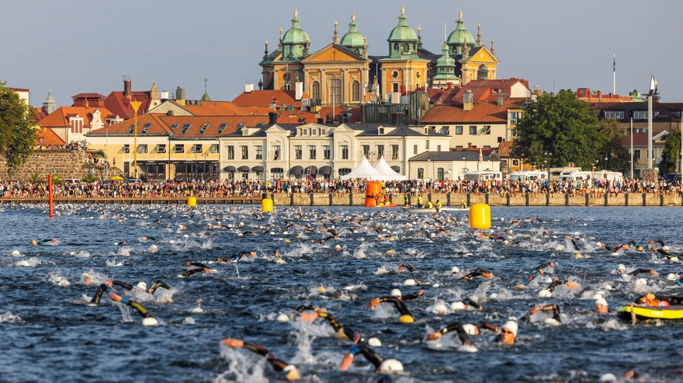 Kalmars unika stadsbild ger tävlingen en perfekt arena för både publik och tävlande och framhålls av deltagarna som ett av skälen till dess framgång. Foto: Michael Campanella/Getty Images for IRONMAN