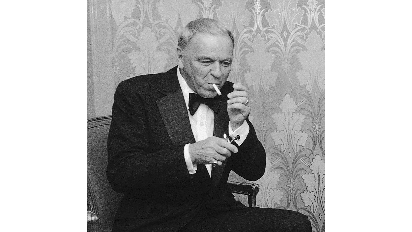 Frank Sinatra på sitt favorithotell, det legendariska Waldorf Astoria, 
som nu öppnar upp igen efter åtta års renovering! Foto: AP/TT BILD