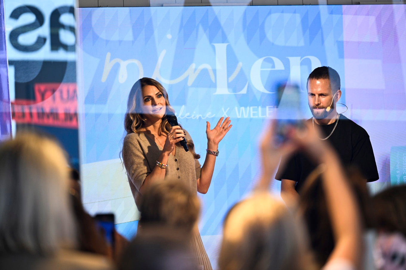 Prinsessan Madeleine under lanseringen av sitt nya hudvårdsmärke minLen på Lyko i centrala Stockholm. Till höger Lykos vd Rickard Lyko. Foto: Pontus Lundahl/TT