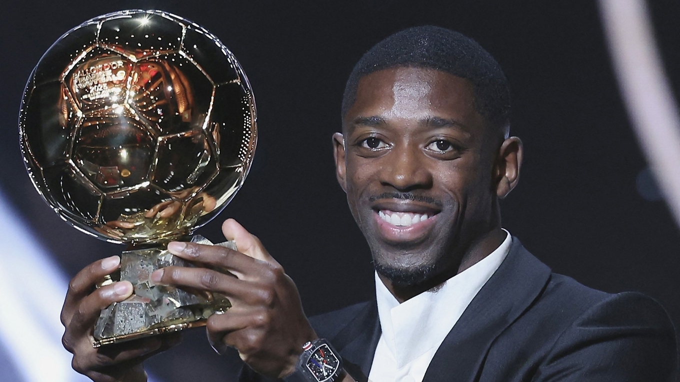 Ousmane Dembélé var rörd till tårar när han vann Ballon d’Or. Han har utvecklats anmärkningsvärt på ett år, tack vare sin tränare, tror fotbollsexperten Hasse Backe. Foto: Franck Fife/AFP via Getty Images