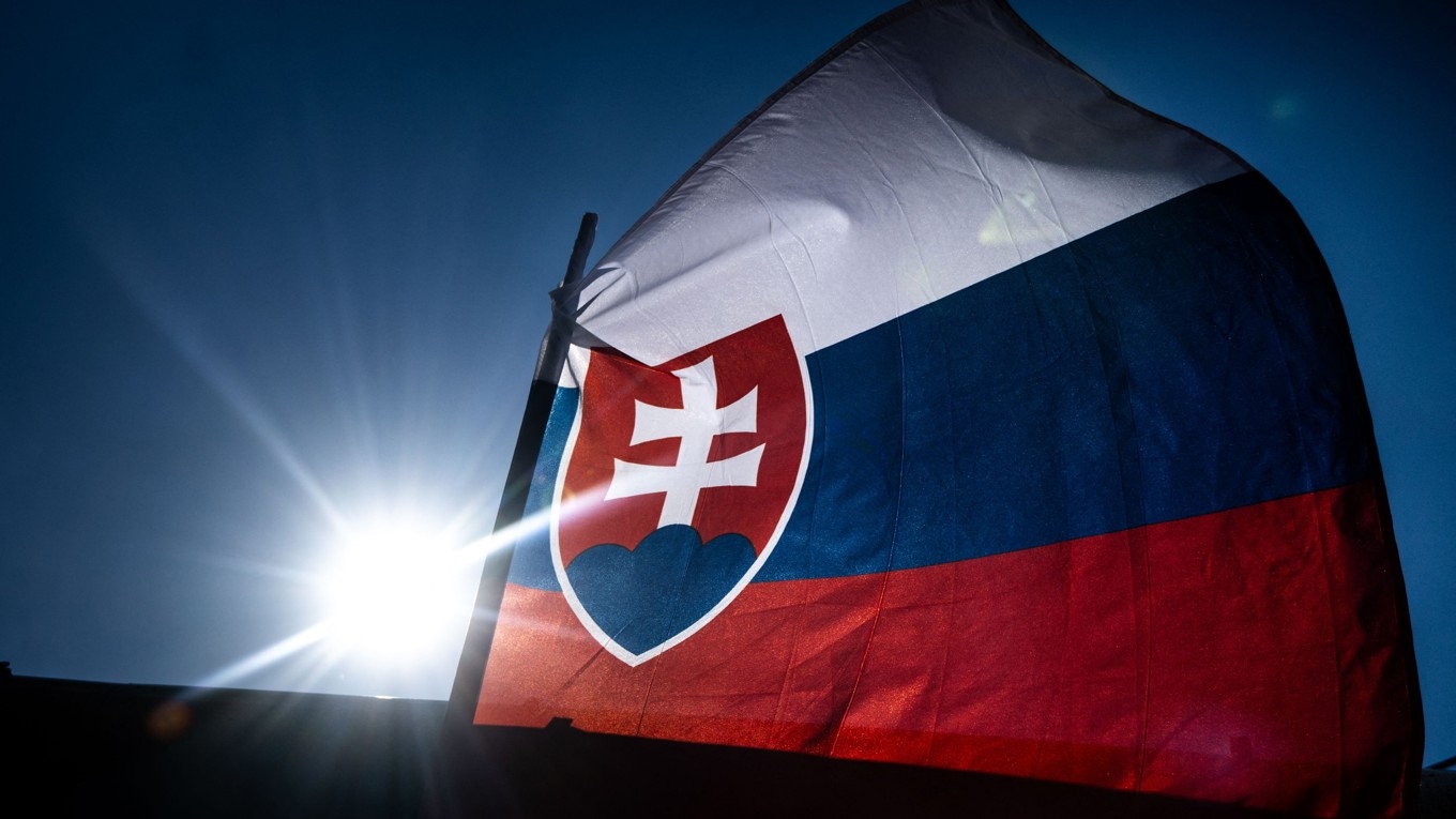 På bilden ser man den slovakiska flaggan. Foto: Vladimir Simicek/AFP via Getty Images