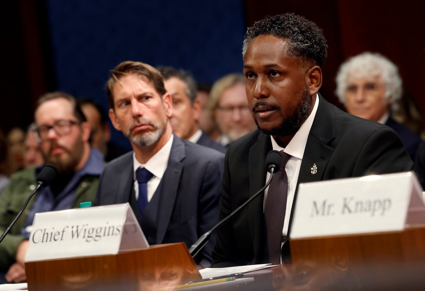 Alexandro Wiggins, operativ specialist i den amerikanska flottan, vittnar om sina UFO-observationer under ett utskottsförhör i den amerikanska kongressen den 9 september. Foto: Kevin Dietsch/Getty Images