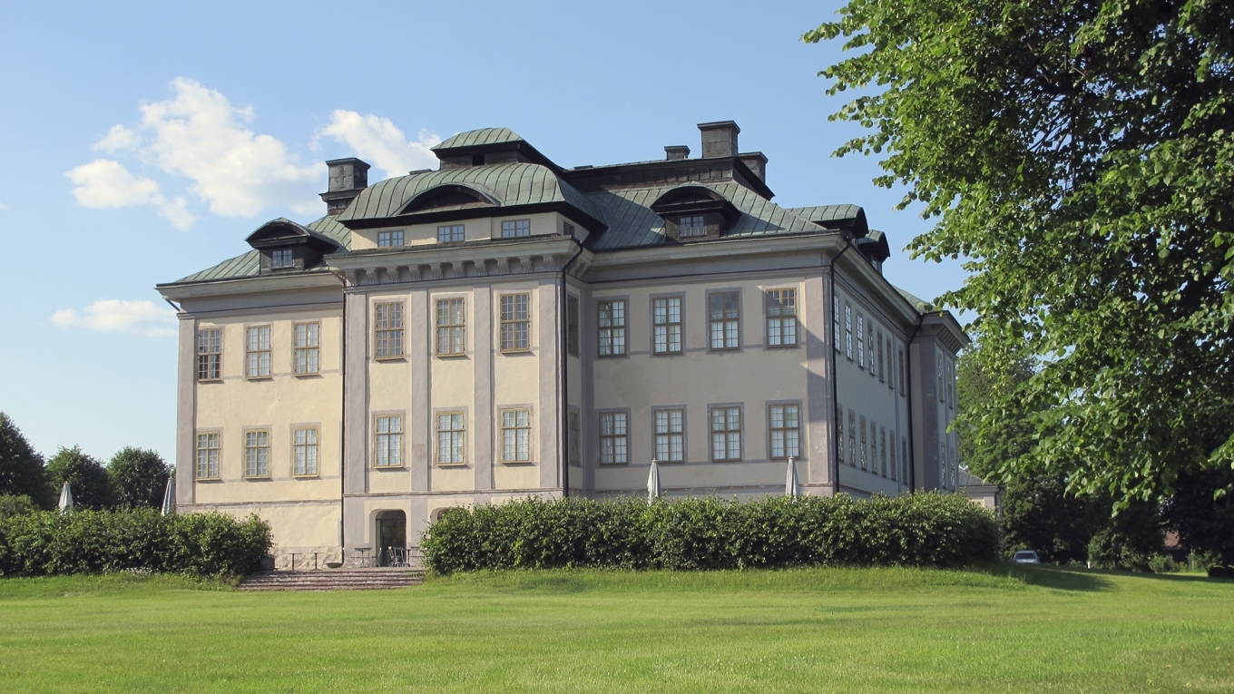 En försäljning av Salsta slott skulle betyda att inredningen försvinner samt risk för förvanskning av de välbevarade interiörerna, skriver debattören. Foto: Kristina Berglund