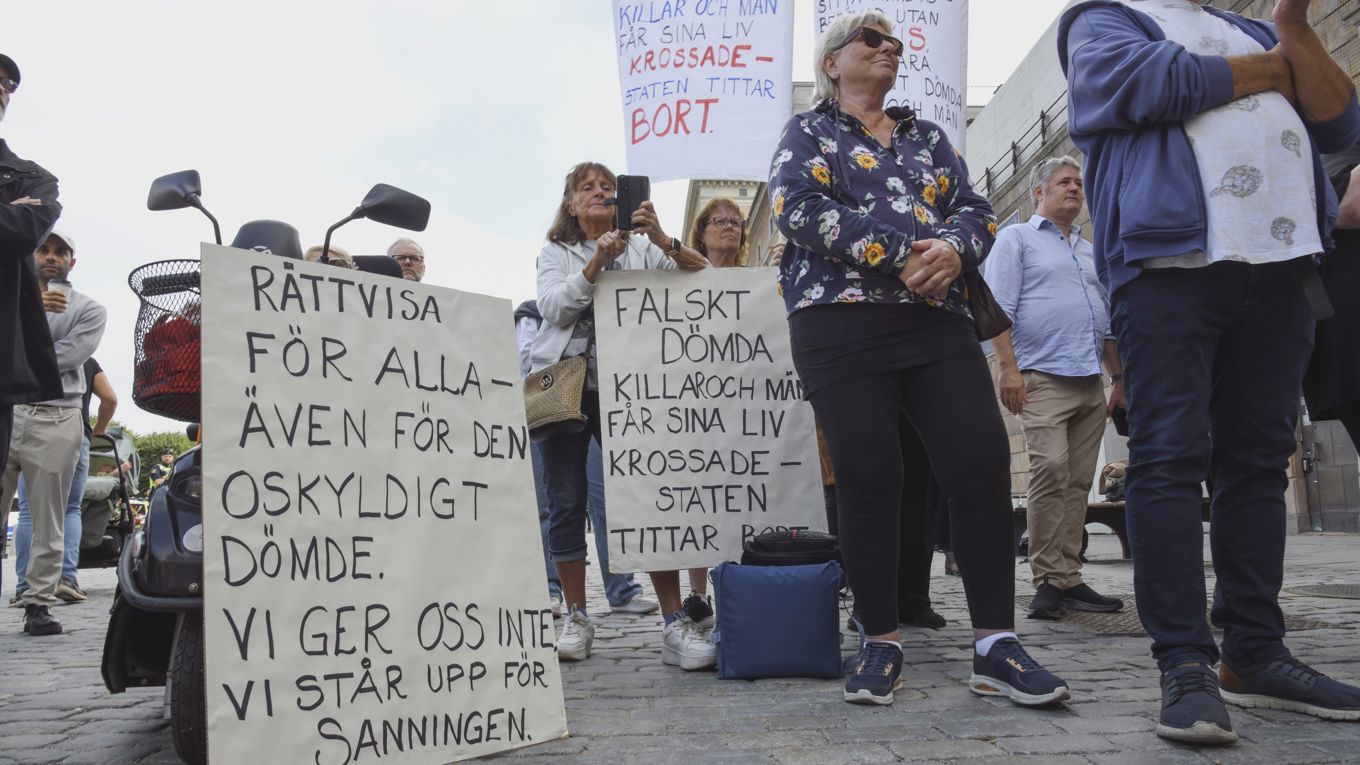 I september arrangerade nätverket Mannaminne en demonstration mot samtyckeslagen. Foto: Adam Strand