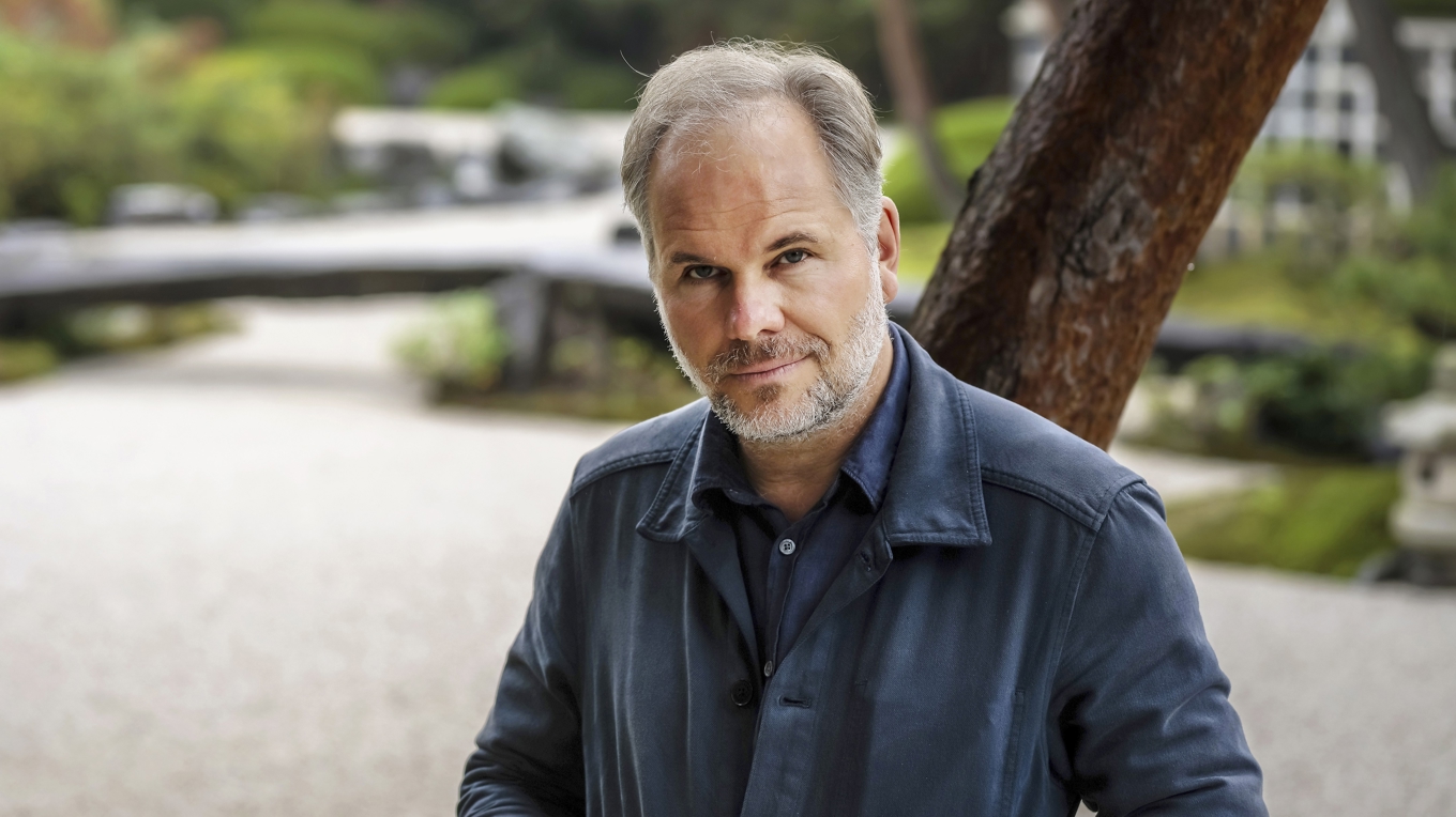 Filmaren och fotografen Mattias Löw har ägnat större delen av sitt liv åt det dokumentära uttrycket och har följt människor i deras vardag under långa tidsperioder. Foto: Reshma Mansuri Löw