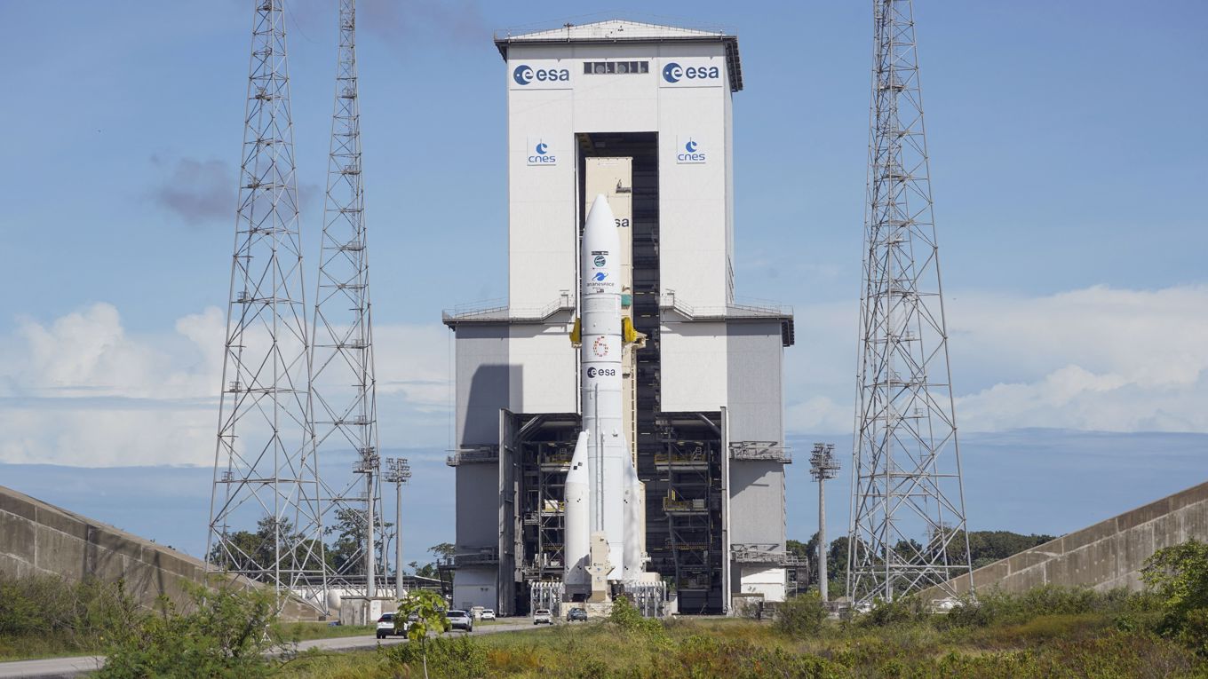 ESA:s Ariane 6-raket innan uppskjutning från franska Centre Spatial Guyanais i Kourou i Franska Gyuana. Foto: Ronan Lietar/AFP via Getty Images