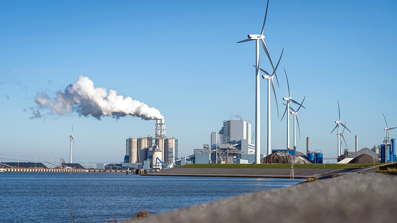 Fossil kraft – vindkraftens bästa vän, hävdar fossilbranschen. Foto: Sander van der Werf/Shutterstock