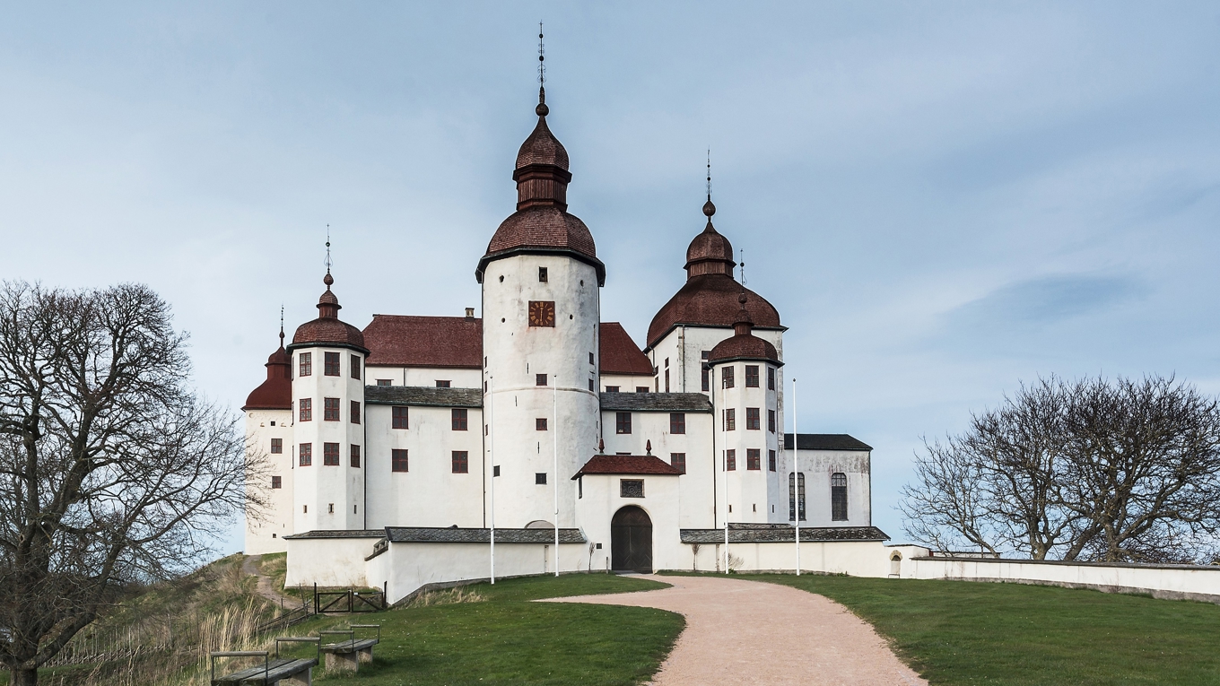 Läckö slott utanför Lidköping är en av alla de fastigheter som förvaltas av SFV. Underhållsarbeten pågår mer eller mindre kontinuerligt och kräver stora resurser. Foto: Pavel Kinst/Shutterstock