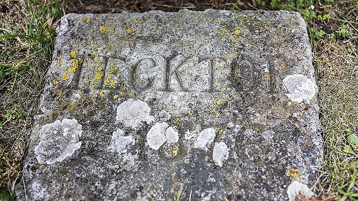 Conrad Tectors (1838–1876) gravsten på Gotland. Foto: Karl Macklin/Wikimedia Commons/CC BY-SA 4.0