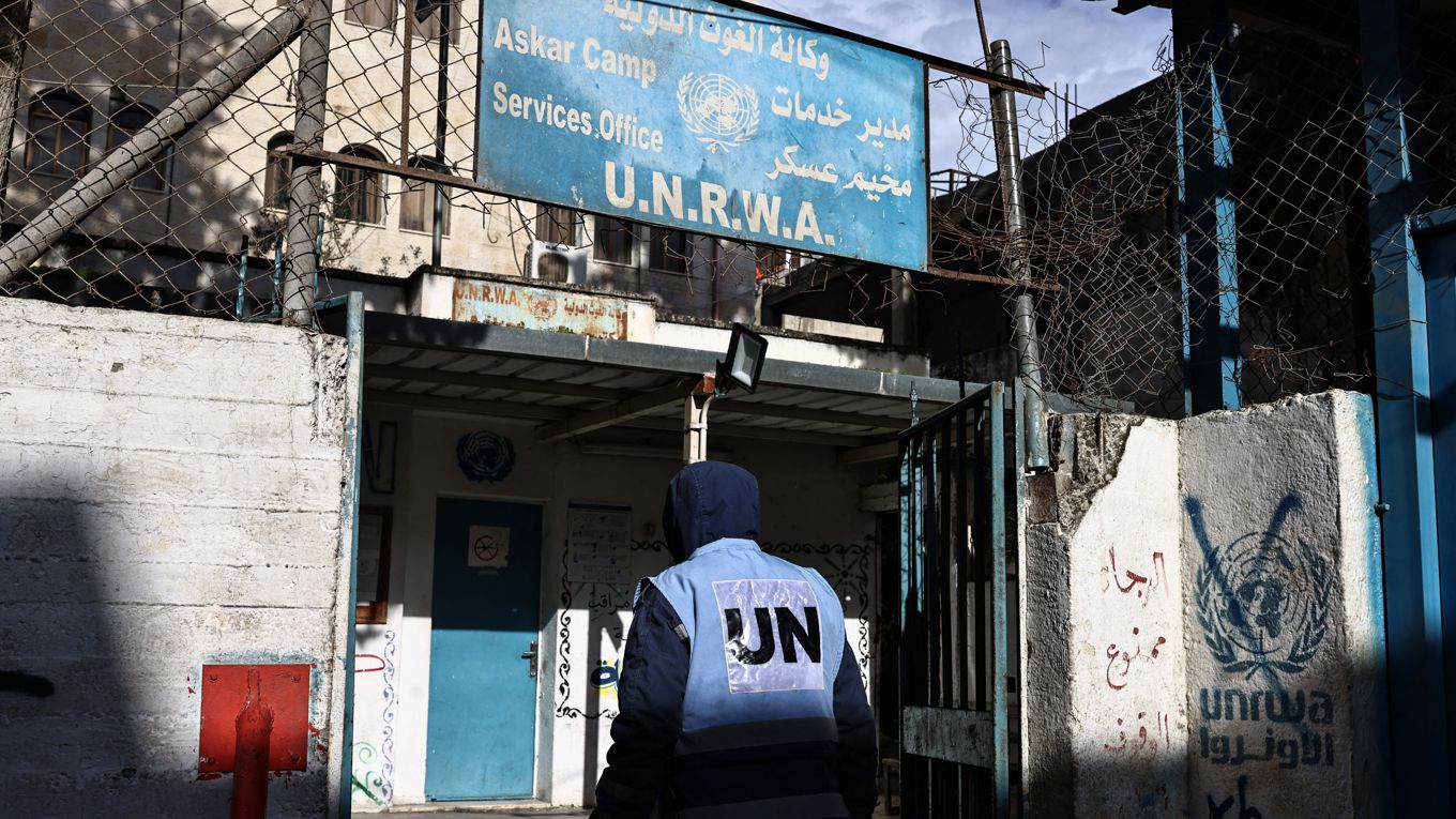Unrwa uppger att man tvingas avsked 571 anställda. Foto: Zain Jaafar/AFP via Getty Images