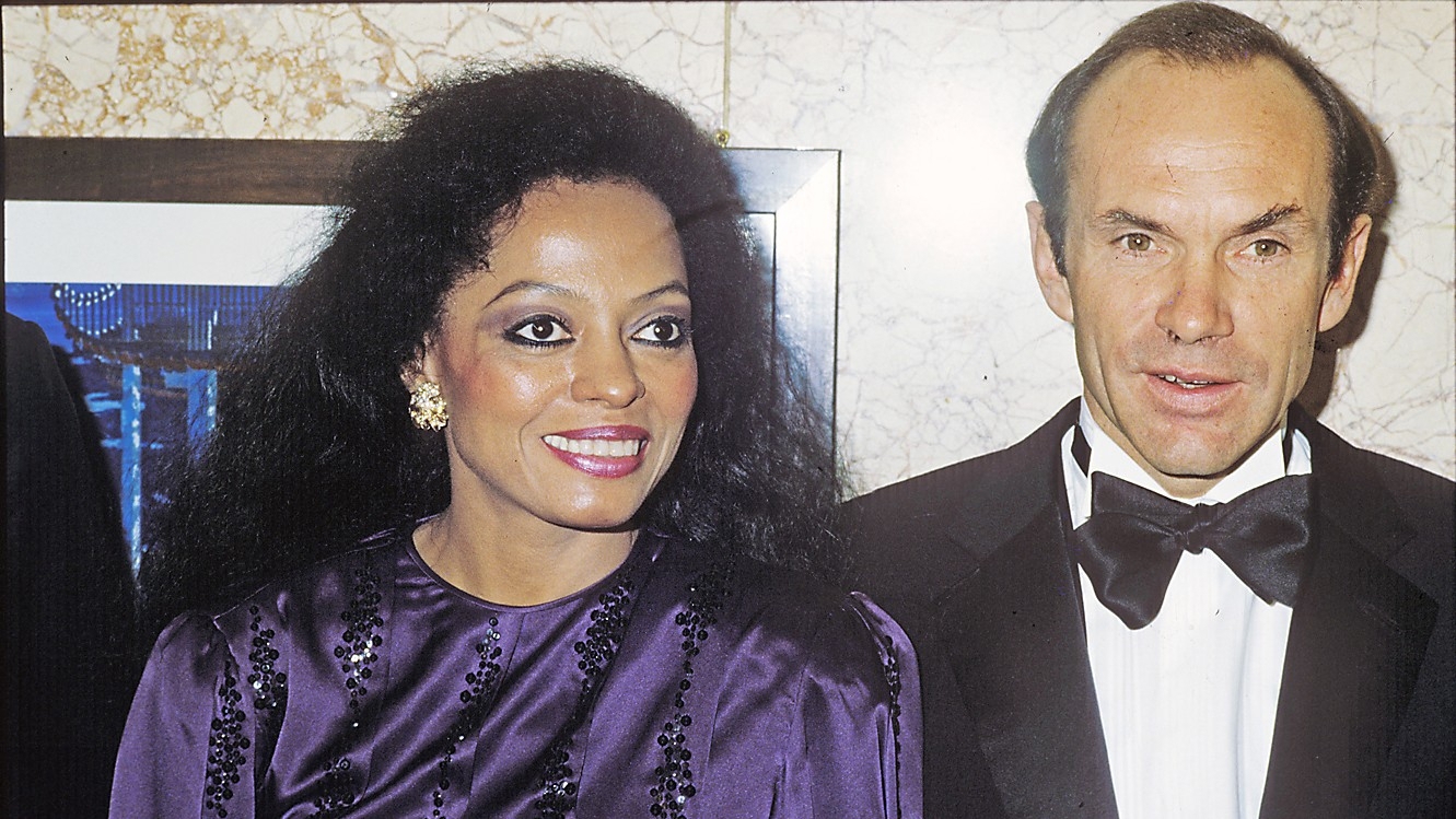 Arne Naess med hustrun Diana Ross i Oslo 1985. Foto: NTB/TT Nyhetsbyrån