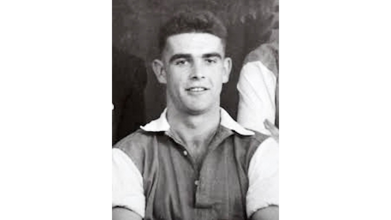 Sean Connery som ung fotbollsspelare och klubben han spelade för – Bonnyrigg Rose. Foto: Privat