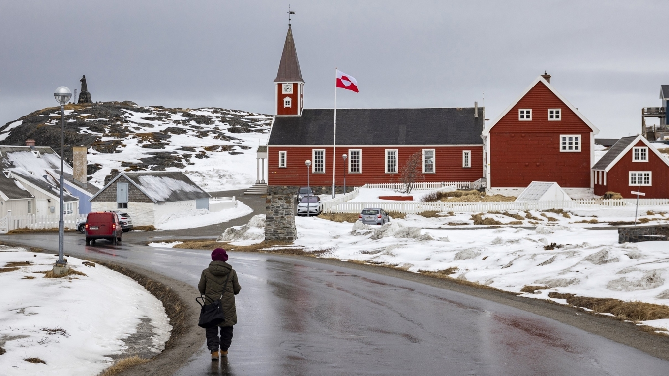 Grönland har blivit centrum för det geopolitiska maktspelet.  Bilden visar Grönlands huvudstad Nuuk. Foto: John Fredricks
